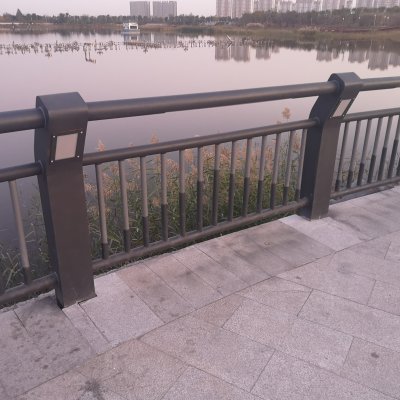 燈光護欄